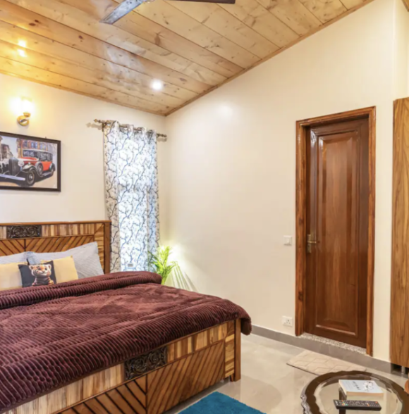 Scenic 3 BR Villa near Kasauli with WiFi, Cook, TV, etc
